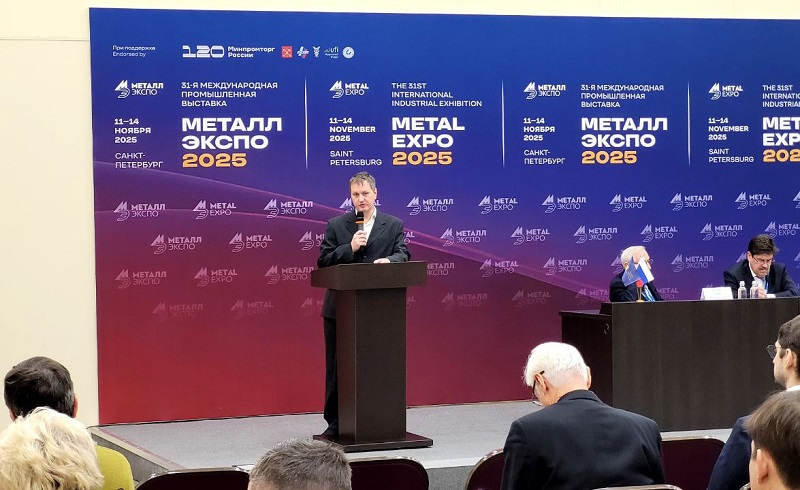 Выступает Денис Климов